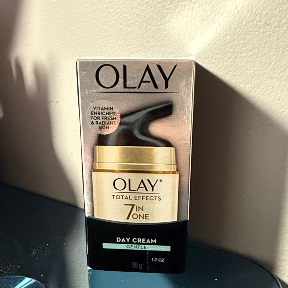 OLAY Total Effects 7 in One Day Cream with‎ Gold and Black Accents